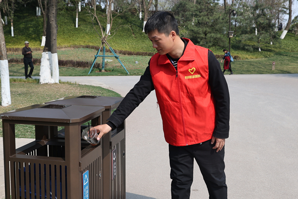 第一黨支部黨員“充電”忙！